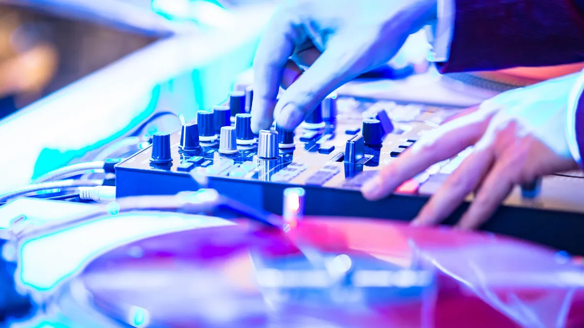 Unsere DJs sorgen für unvergessliche Partys und Top-Events in Deutschland.